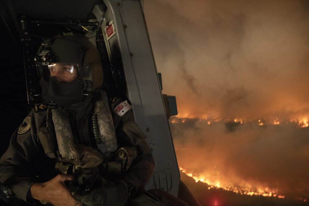 A Defence Force helicopter crew monitors  the Tianjara fire in the Moreton and Jerrawangala National Park in Moreton, 21 December 2019