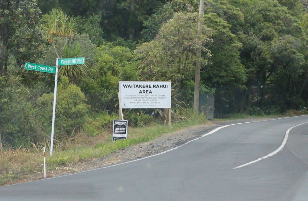 A sign for the rāhui seen heading towards Piha.