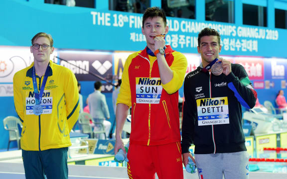 Mark Horton silently protests winner Sun Yan by not standing on podium. World Swimming Championships 2019.