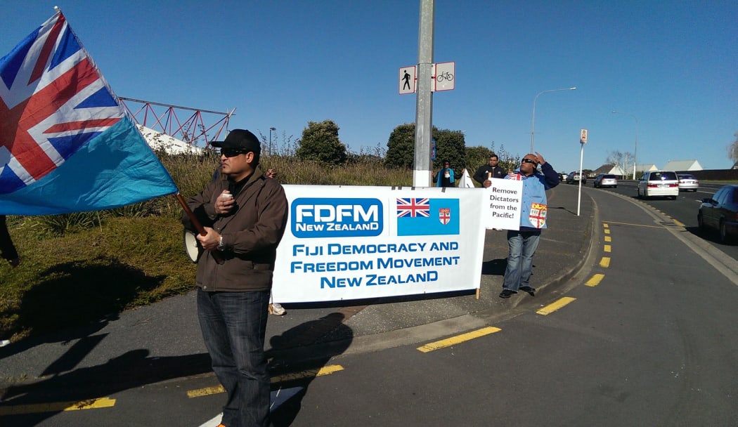 A clash has broken out in South Auckland between supporters and opponents of Fiji's leader Frank Bainimarama.