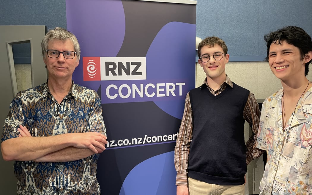(l to r) RNZ Concert presenter Bryan Crump, Wellington Youth Choir members Herbert Zielinsky and Etienne Wain