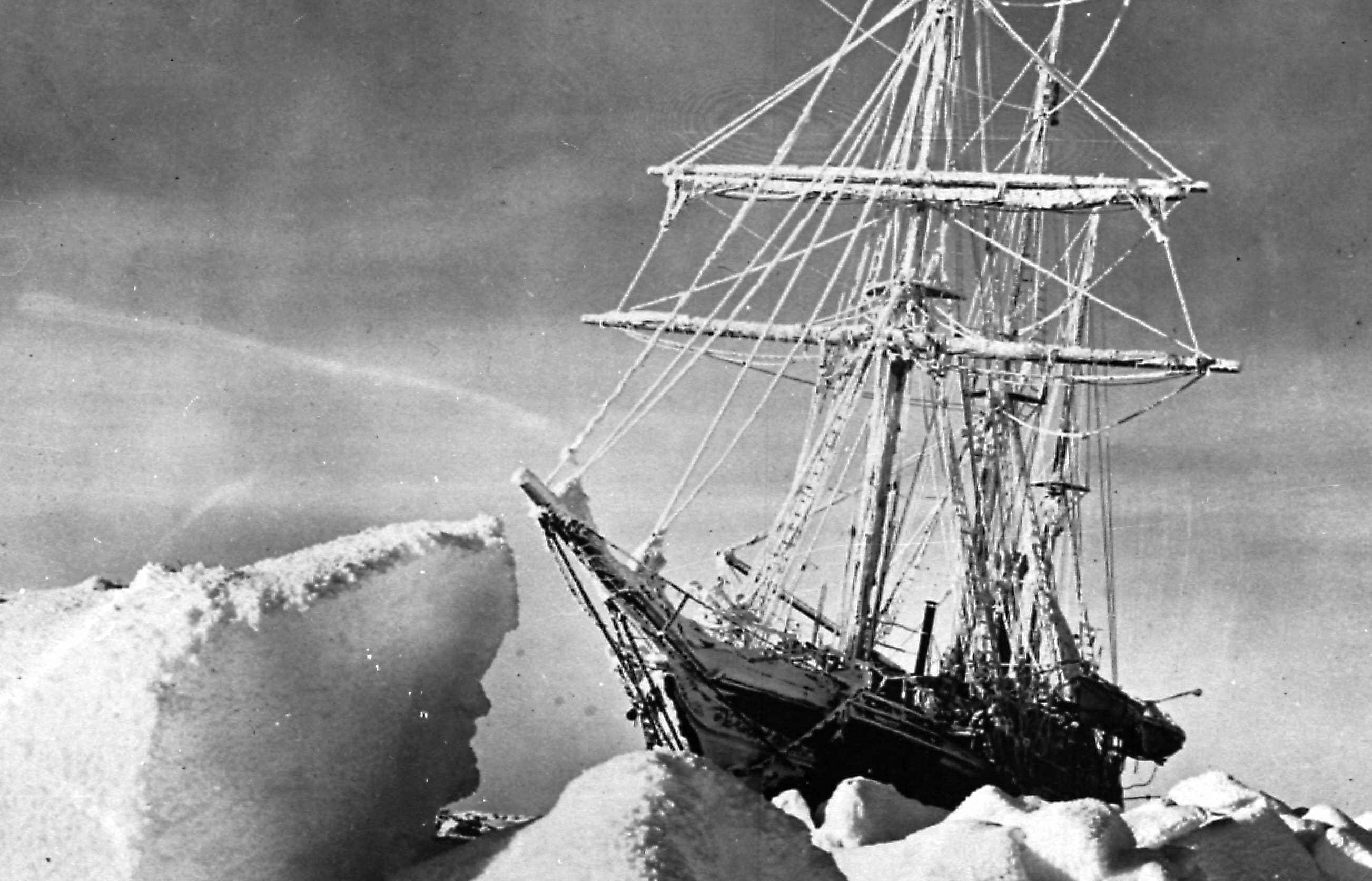Antarctic expedition of Ernest Shackleton (1874-1922), British sailor and explorer. The boat "Endurance" in the ice of the Weddell Sea. October 1915. RV-67601© Collection Roger-Viollet / Roger-Viollet