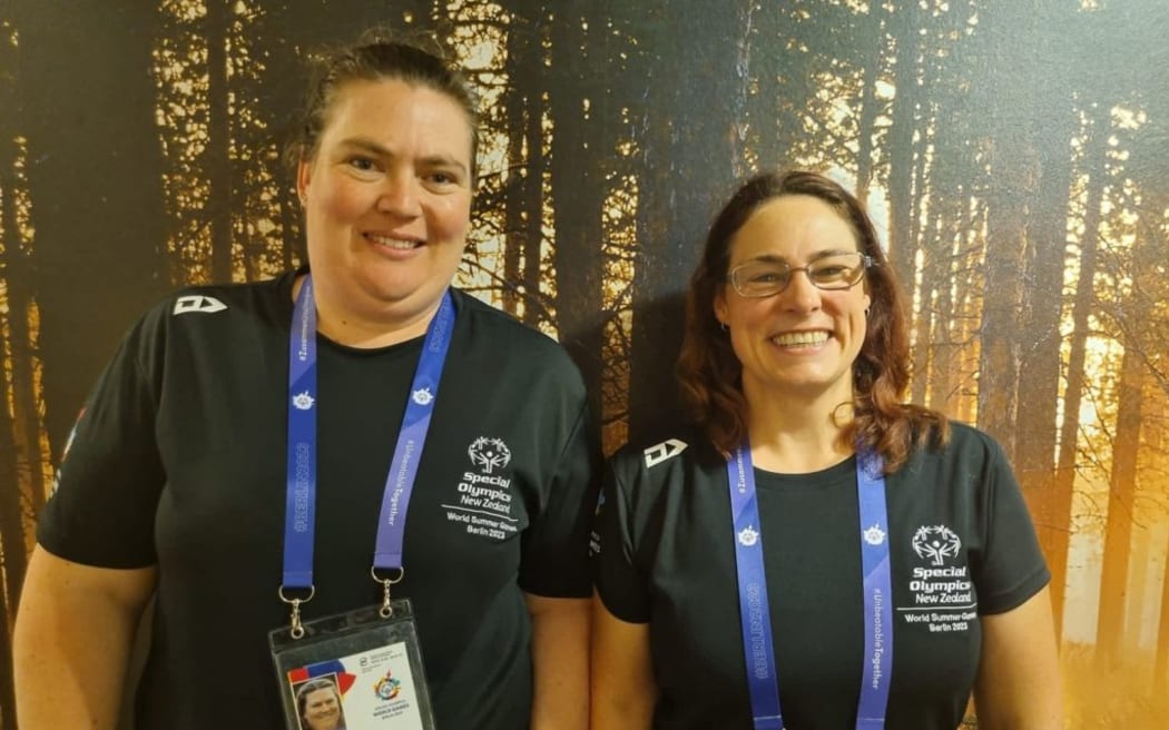 Kristie Sharp (Mana) and Shanae Dean (Counties) after winning their second medal.