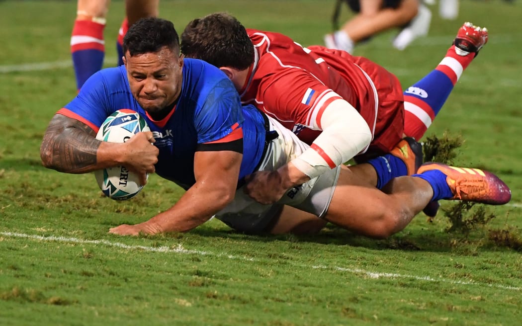 Samoa's centre Alapati Leiua (L) scores a try during the Japan 2019 Rugby World Cup Pool A match between Russia and Samoa at the Kumagaya Rugby Stadium in Kumagaya.