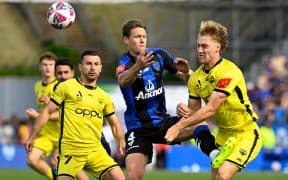 Nando Pijnaker of Auckland FC collides with Corban Piper of Wellington Phoenix.
Auckland FC v Wellington Phoenix FC Round 20 A-League football match at Go Media Stadium, Auckland, New Zealand on Saturday 22 February 2025. © Photo: Andrew Cornaga / Photosport