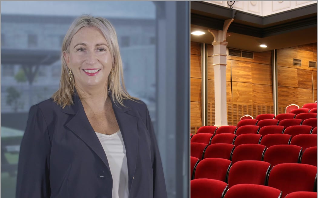 Jenni Giblin, empty theatre seats