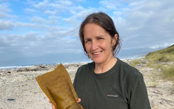 Terressa Kollat holding Southern bull kelp Durvillaea (poha).