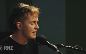 Thomston 'Float' live at RNZ
