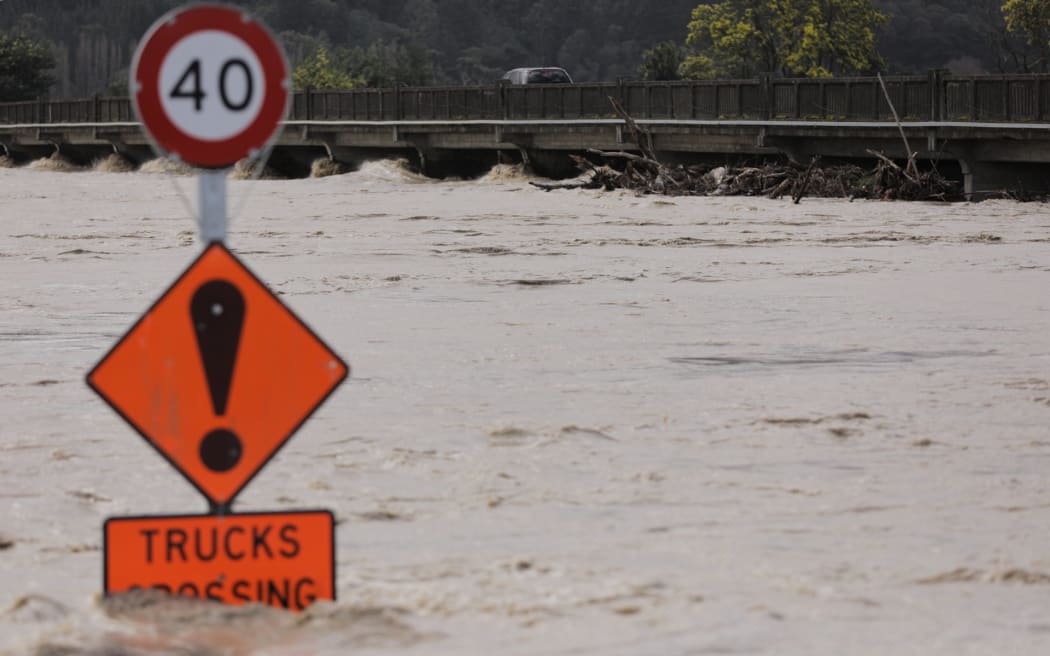 Cars are seen crossing the Wairau River Bridge on SH1 between Blenheim and Picton on 20 August, 2022.