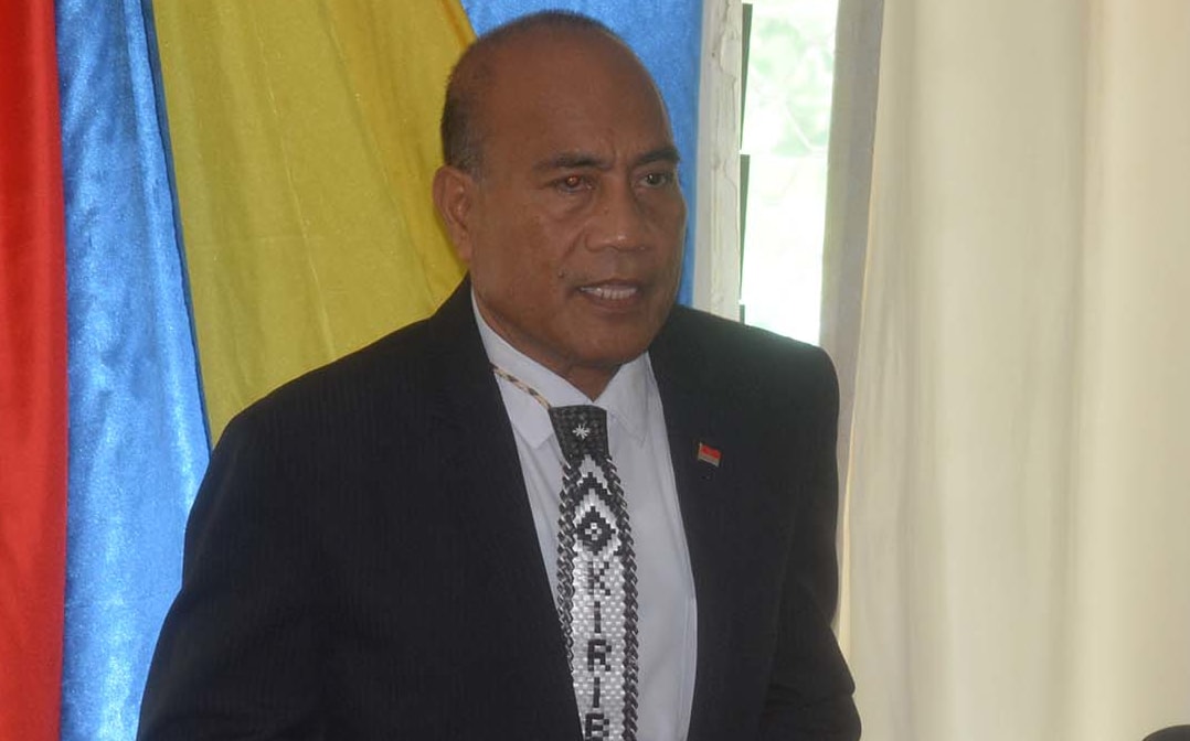 President Taneti Maamau congratulates his newly sworn in Cabinet