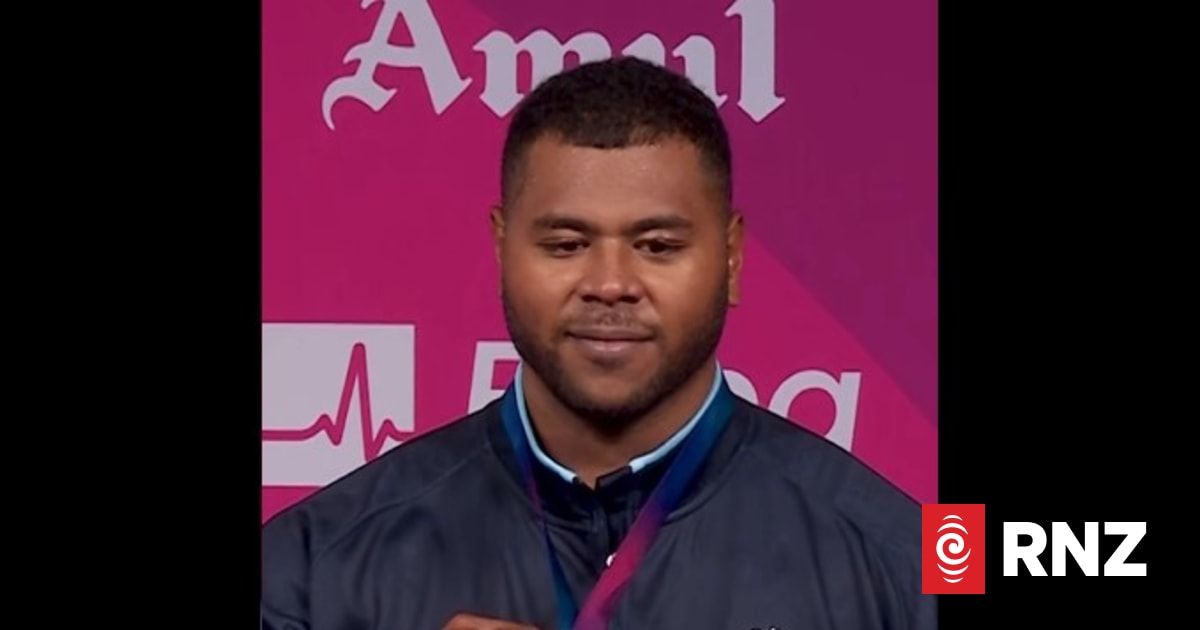 Glasgow Commonwealth Games: Gold and records for Fiji's weightlifter Rainibogi