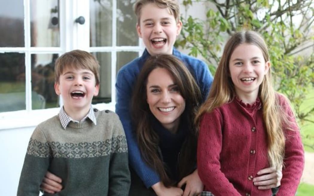 Catherine, Princess of Wales with her children, Prince Louis, Prince George and Princess Charlotte.