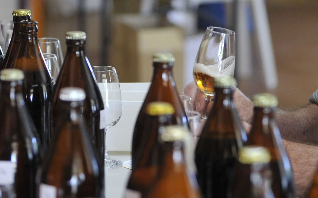 The Gisborne District Council has showed its support for Chlöe Swarbrick’s alcohol amendment bill which seeks to reduce alcohol advertising in sports.