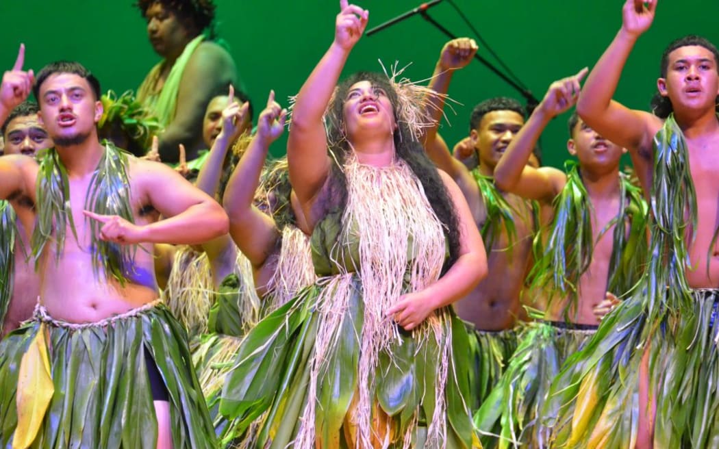 Tapuahua Rakahanaga Henua with their powerful pe’e, where the strong presence of women captivated the audience.