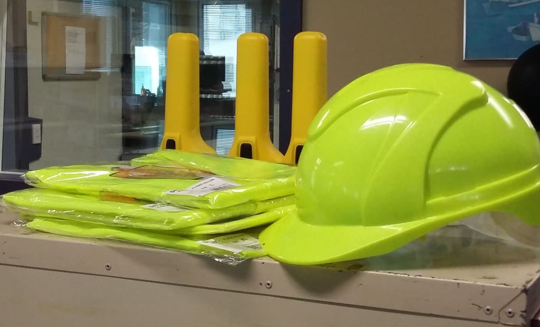 earthquake emergency kit - survival - helmet - Civil Defence - generic