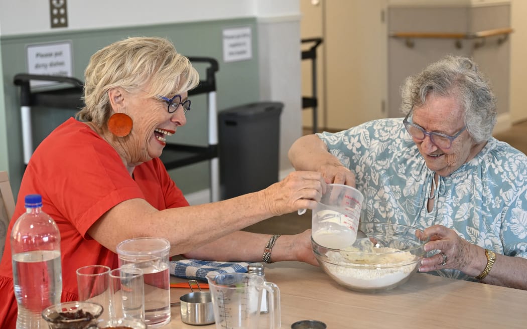 Australian chef Maggie Beer bakes scones with an aged care resident in her ABC series Maggie Beer's Big Mission