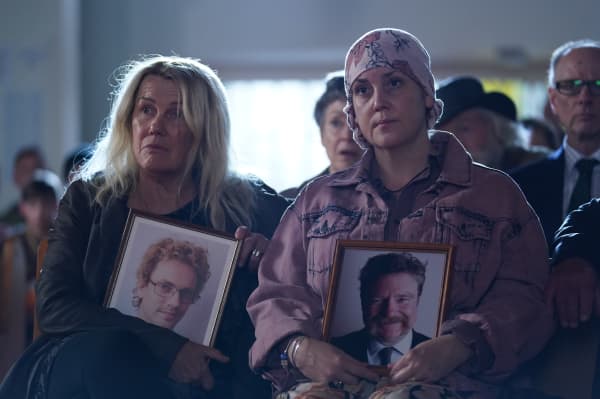 Pike River follows the real-life fight for justice by Anna Osborne and Sonya Rockhouse who lost loved ones in the 2010 mining disaster. Robyn Malcolm plays Sonya Rockhouse and Melanie Lynskey plays Anna Osborne.