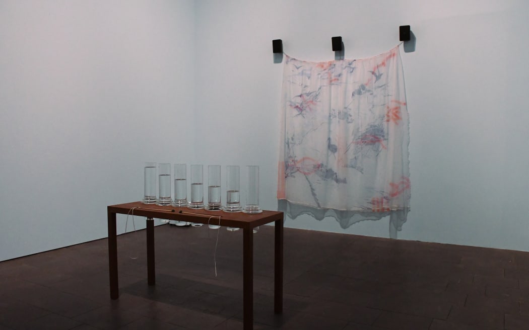 Madison Kelly Tohu! Karaka! Braid! (detail) 2023. Glass, water, marine ply, rubber mallets, nylon cord, wī, fishing netting, oil pencil, 3-channel audio. Courtesy of the artist. Christchurch Art Gallery