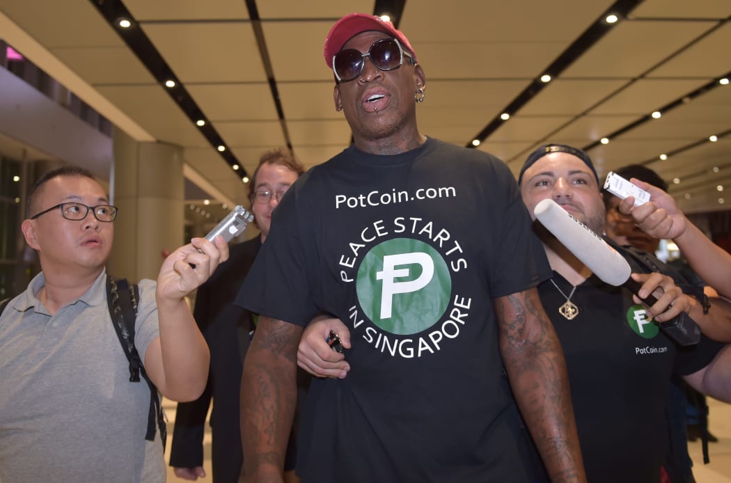 Former US basketball star Dennis Rodman - one of the few Westerners to have met the North Korean leader on visits to the capital city of Pyongyang - has arrived in Singapore.
