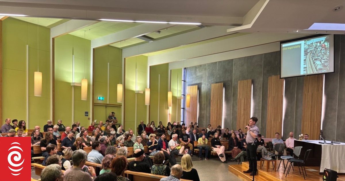 Green MPs, councillors launch campaign against second Mt Vic tunnel in Wellington