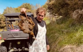 Lois Croon with a weka