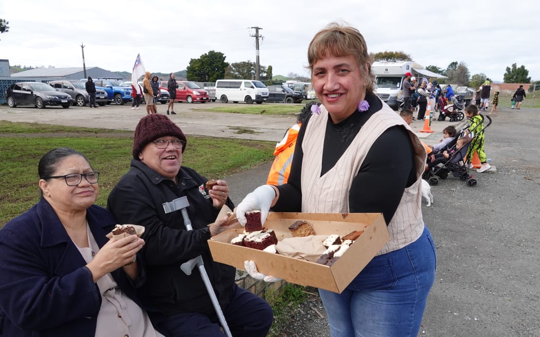 Te Matewai Skipworth hands out cake after the hīkoi.