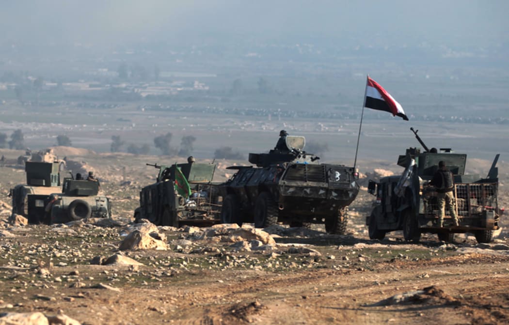 Iraqi forces advance towards Mosul airport.