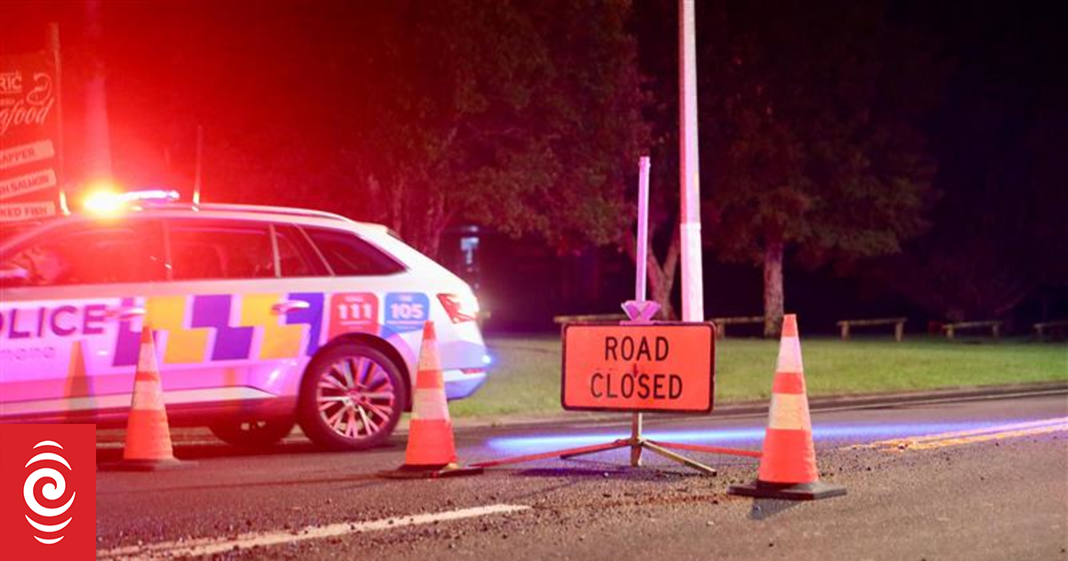 Three injured in single car crash south west of Hamilton