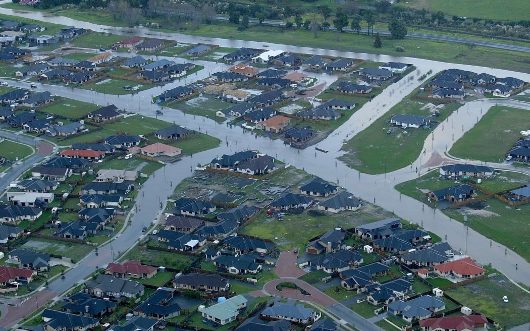 Flooded streets in Pāpāmoa in 2005.