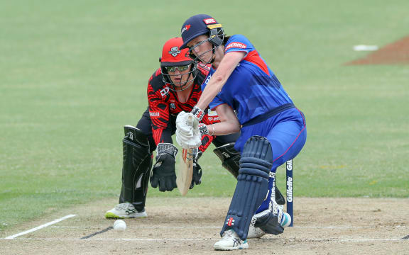 Auckland Hearts Lauren Down bats.