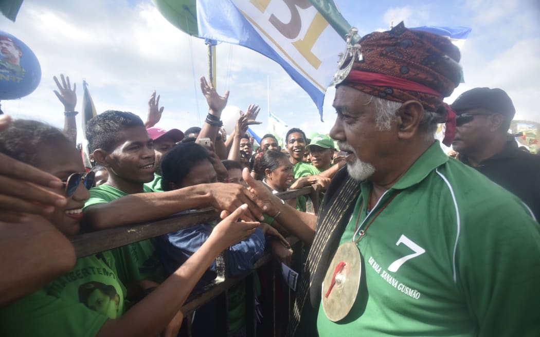 This picture taken in Dili, East Timor on July 18, 2017 shows Xanana Gusmao (R) president of CNRT (National Congress for Timorese Reconstruction) during a campaign in Dili. 
The Parliamentary election will take place on July 22. / AFP PHOTO / VALENTINO DARIEL SOUSA