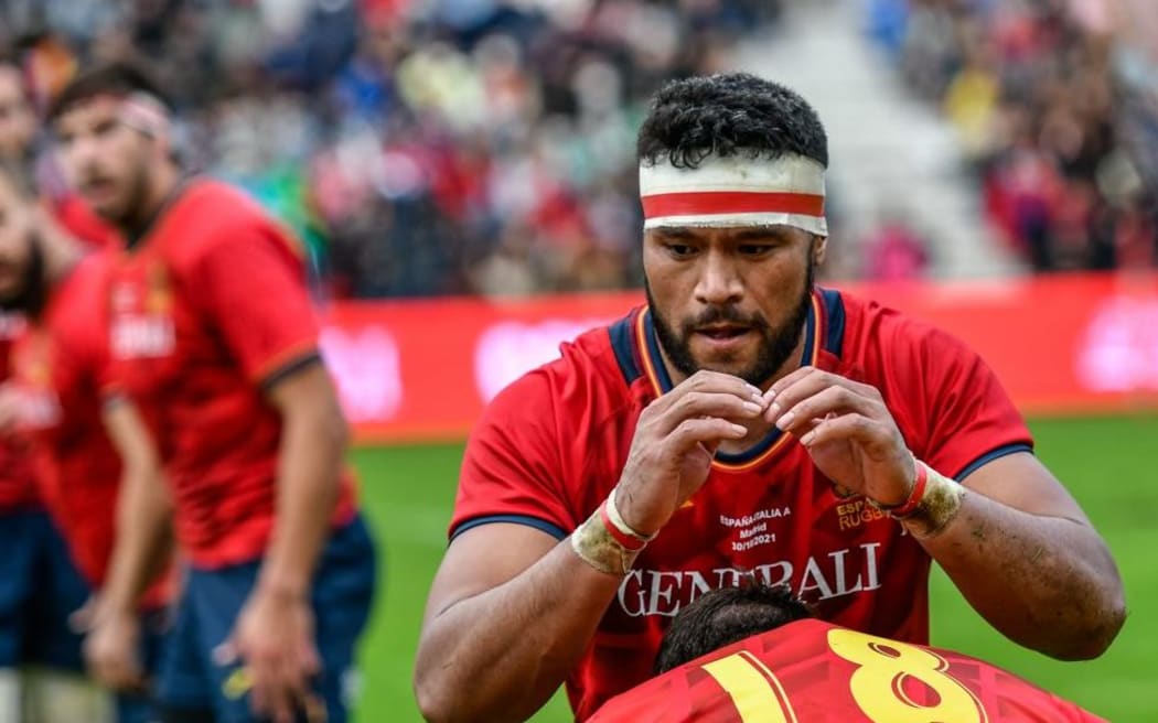 Kawa Leauma playing for Spain.