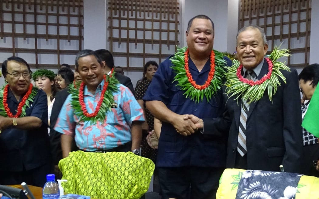 President David Kabua, right, with Majuro Atoll local government councillor Randy Jack.