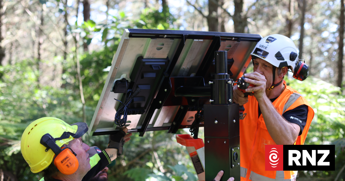 Solar-powered sensors using AI to detect wildfires | RNZ