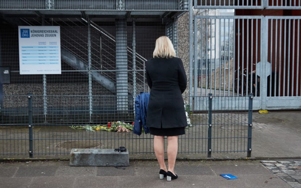 10 March 2023, Hamburg: Nancy Faeser (SPD), Federal Minister of the Interior and Home Affairs of the Federal Republic of Germany, stands at the scene in front of the Jehovah's Witnesses building in the Alsterdorf district and commemorates the victims. Several people were killed and some injured in a rampage during a Jehovah's Witness event on Thursday evening. Photo: Georg Wendt/dpa (Photo by Georg Wendt / DPA / dpa Picture-Alliance via AFP)