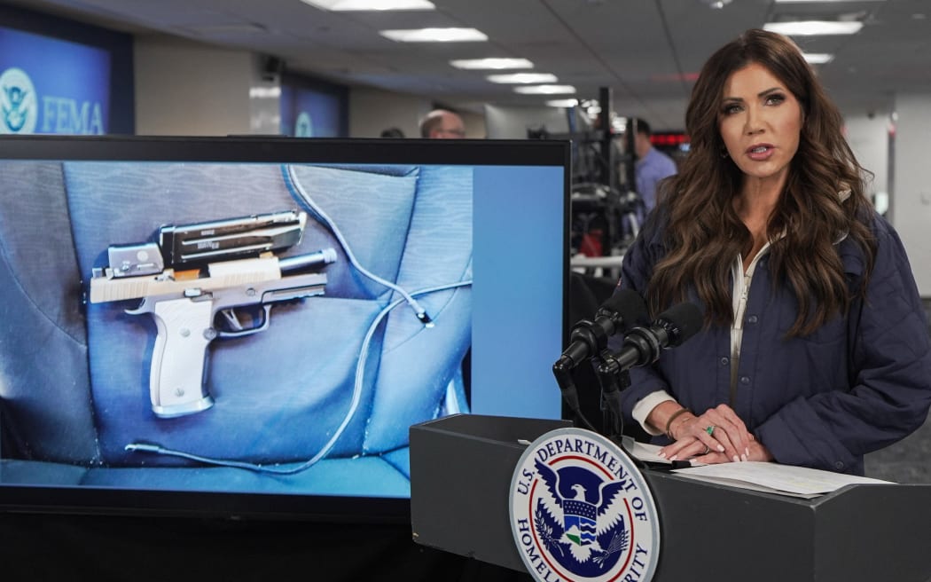 WASHINGTON, DC - JANUARY 24: U.S. Secretary of Homeland Security Kristi Noem speaks during a news conference in the National Response Coordination Center at the Federal Emergency Management Agency (FEMA) headquarters on January 24, 2026 in Washington, DC. Federal immigration agents shot and killed another U.S. citizen on Saturday morning, later identified as Alex Pretti, during operations in Minneapolis, Minnesota.   Al Drago/Getty Images/AFP (Photo by Al Drago / GETTY IMAGES NORTH AMERICA / Getty Images via AFP)