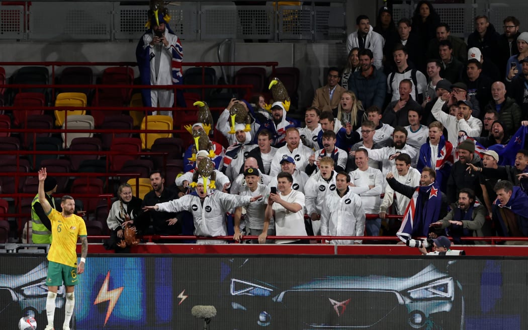 Martin Boyle of Australia takes a corner as he is shouted at by New Zealand fans.