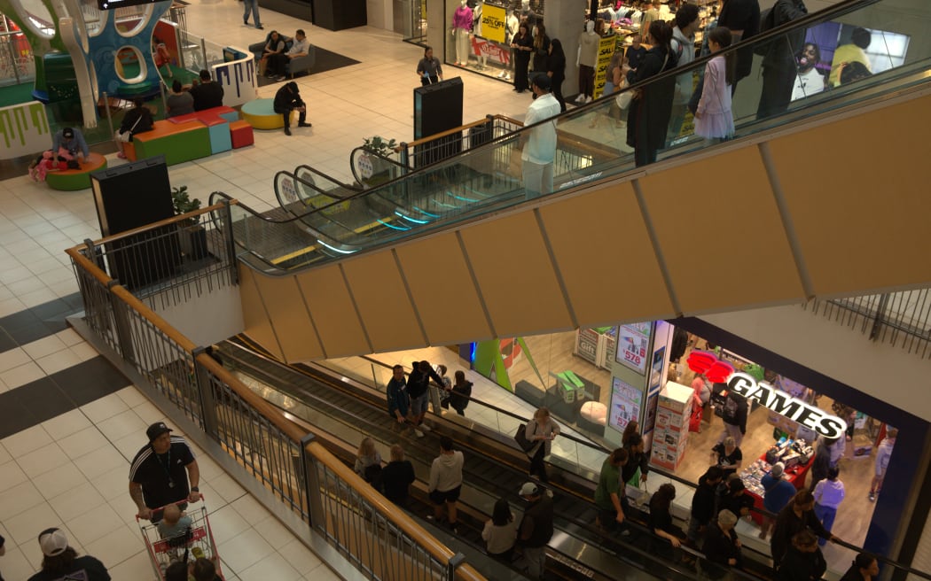 (Queensgate mall, Lower Hutt, Boxing Day, 2024)