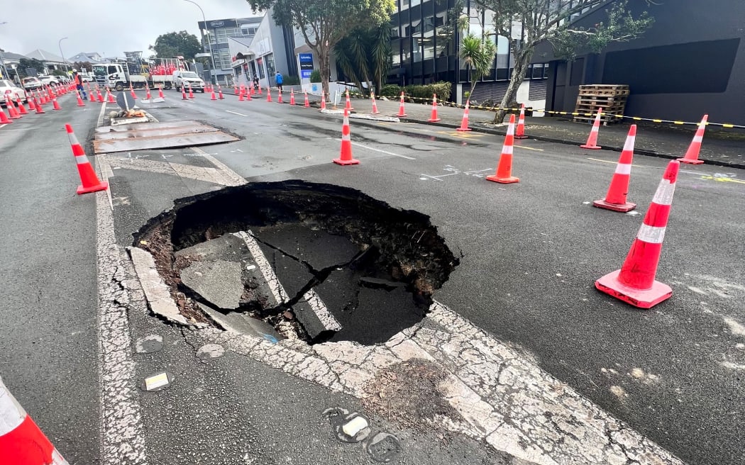 A sinkhole has emerged on College Hill Road in Auckland central.