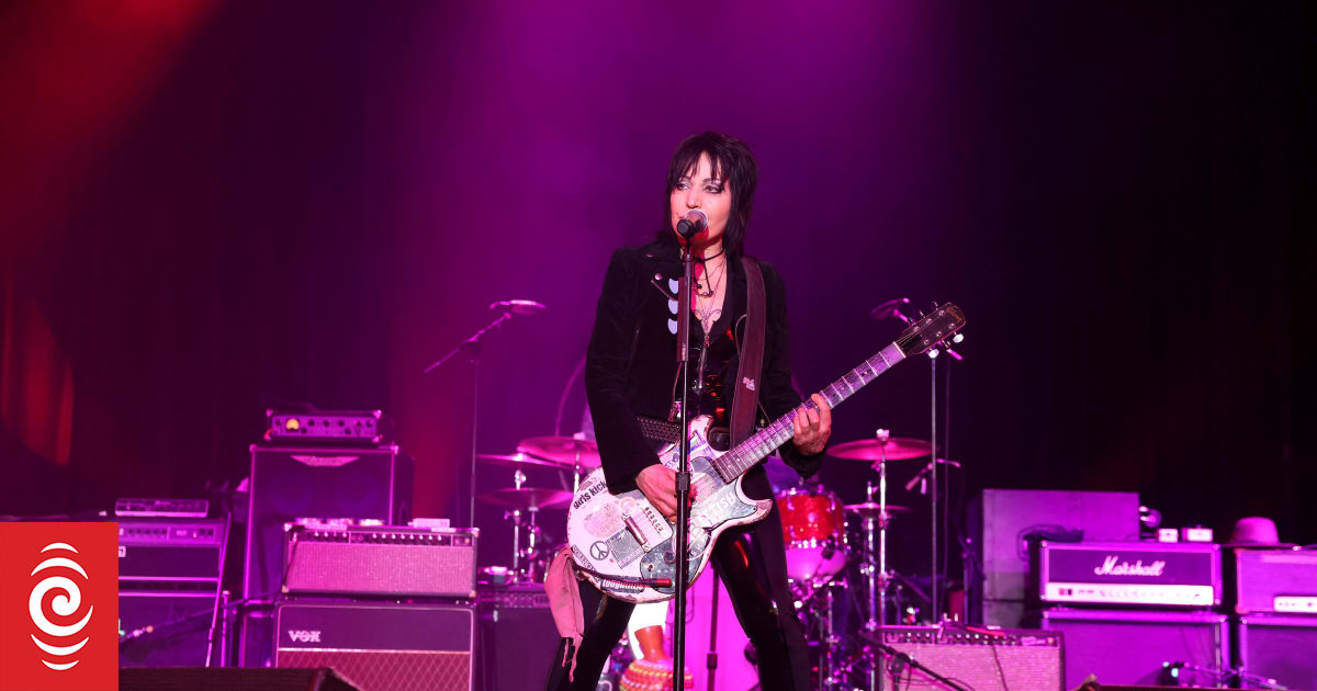 Girls don't play electric guitar, Joan Jett was told