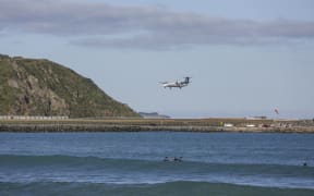 Wellington Airport - Air New Zealand plane landing