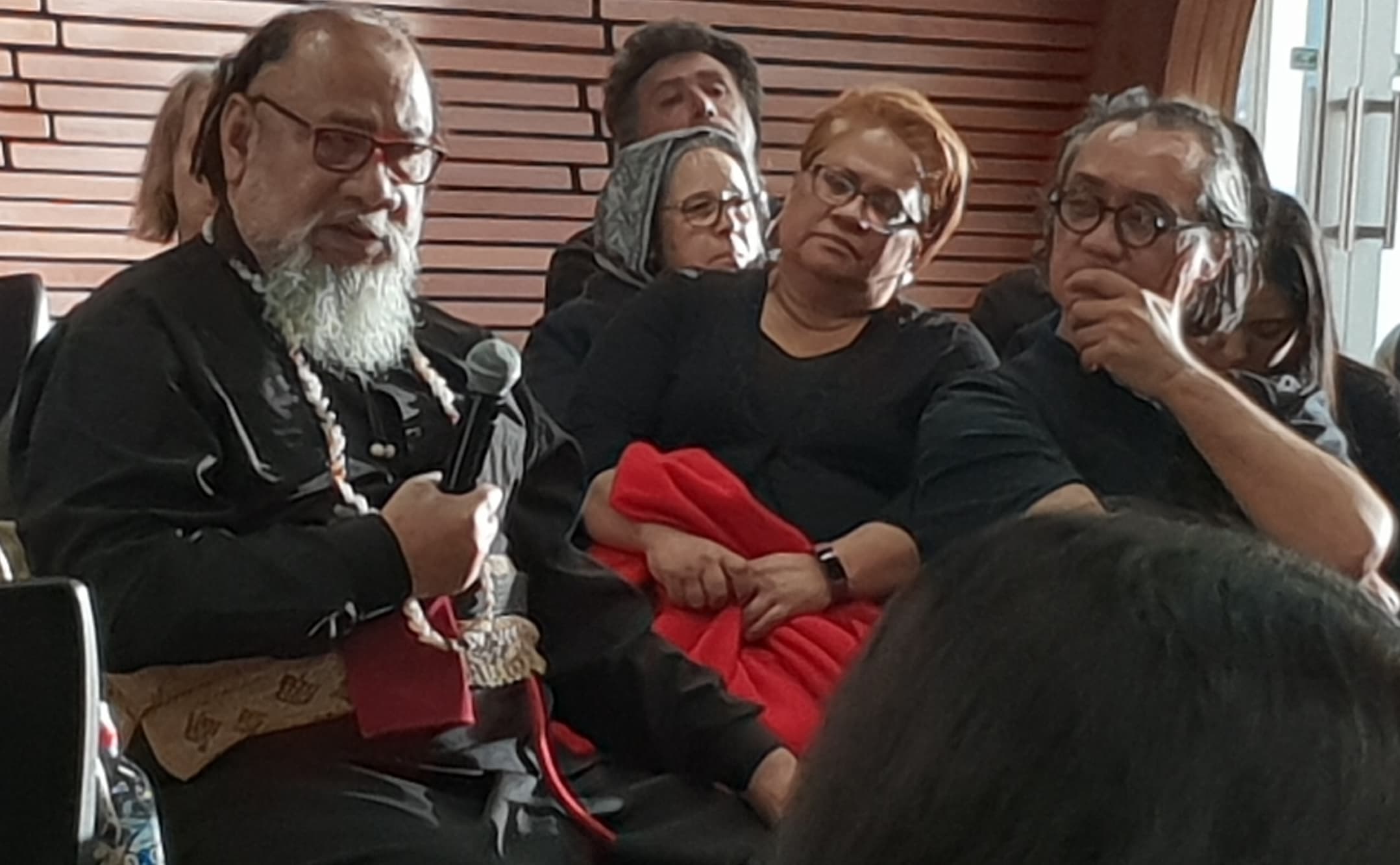Tongan academic Okostino Malani addresses the Va Moana Talanoa in Auckland. Looking on is AUT's Art & Design senior lecturer Dr Albert Refiti.