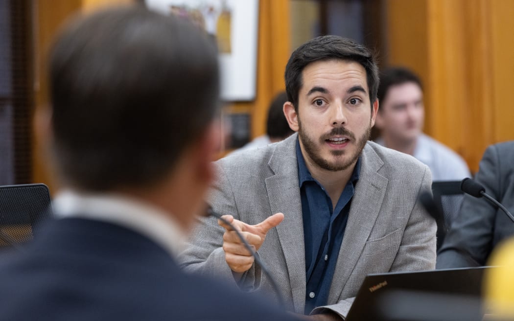 Green MP Ricardo Menendez March questioning a Minister in select committee.