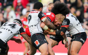 Warriors Jazz Tevaga, Issac Luke and Bunty Afoa tackle James Graham of the Dragons