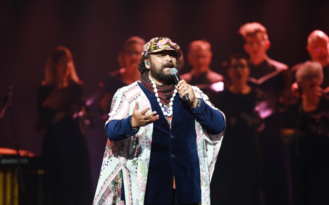 Troy Kingi singing
