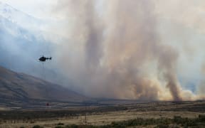 A helicopter takes part in the fight against the Lake Ohau fire