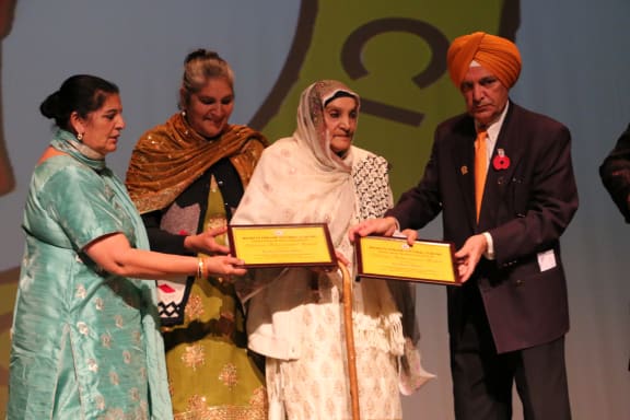 90 year old Tej Kaur receives Life Time Achievment Award