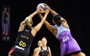 Magic captain Casey Kopua contests for a ball with Malia Vaka of the Northern Stars.