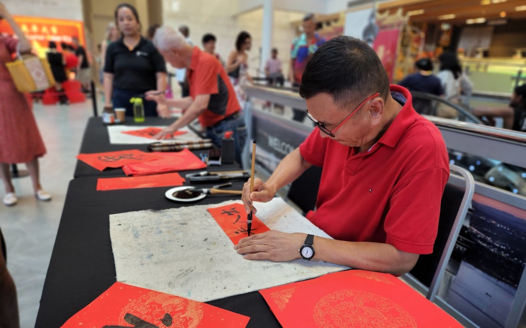 Hundreds of people gathered at the Auckland Sky Tower on 22 January, 2023, to watch the lion dance, cultural performances, and calligraphy demonstrations in celebration of the Lunar New Year.