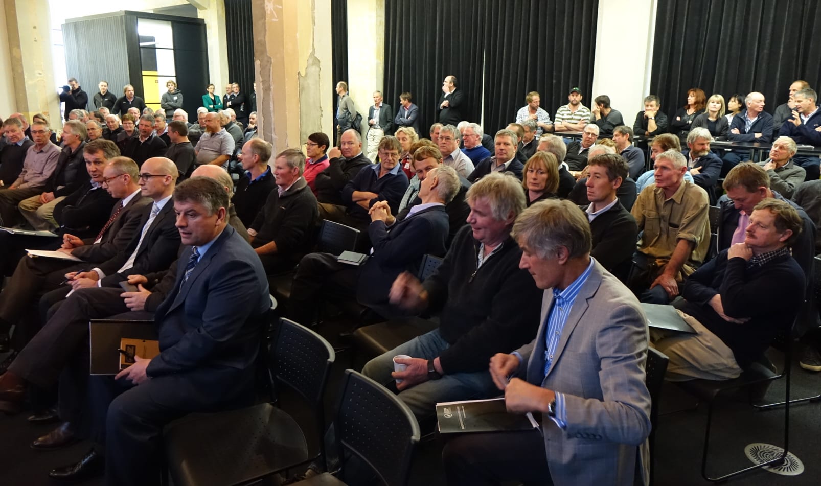 Dissident shareholders are meeting to try to stop Silver Fern Farms' Chinese joint venture.